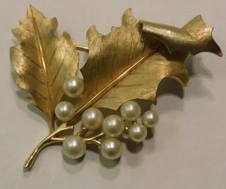 Vintage Crown Trifari Goldtone Leaves With Faux Pearl Berries Brooch