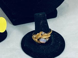 Vtg.  Avon Faux Opal & Clear Rhinestone Gold Tone Flower Leaves Ring