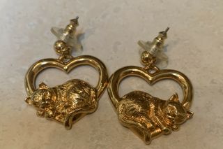 Vintage Avon Cat Sleeping Heart Shaped Earrings In Gold Tone 287