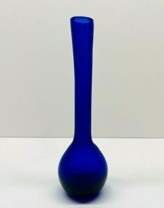 Vintage Small Hand Blown Cobalt Blue Glass Bud Vase 5.  75 " Tall