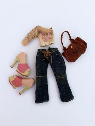 Bratz Out N’ About Fashion Pack Cloe: Denim Jeans,  Cream Top,  Pink Shoes And Bag