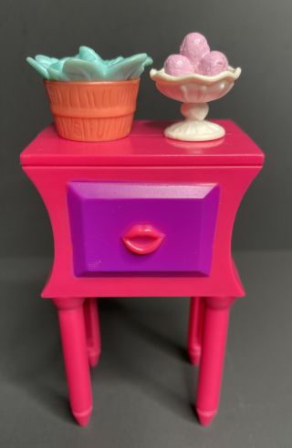 Barbie Bed 2010 Pink Lips Nightstand End Table Dollhouse Furniture