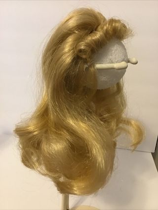 Blond Doll Wig Long Wavy Hair Size 9” (w15)