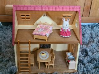 Sylvanian Families Starter Home Cosy Cottage 100 Complete