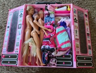 Barbie Ultimate Fashionista Storage Closet Carrying Case W/ Dolls & Accessories