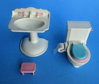 1996 Kelly Baby Sister Of Barbie Potty Training Sink,  Toilet And Stool