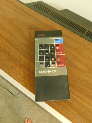 Retro 1986 Wood Grain Case Color Magnavox 19 