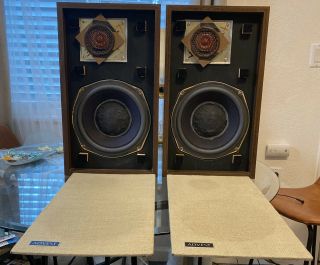 Smaller Advent Loudspeakers,  Perfect,  Recently Professionally Refoamed.