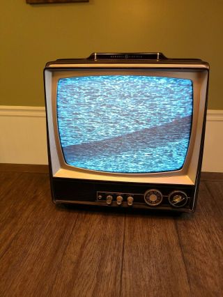 Vintage General Electric GE Portable TV Television SF2105EB 11.  5 Black 4