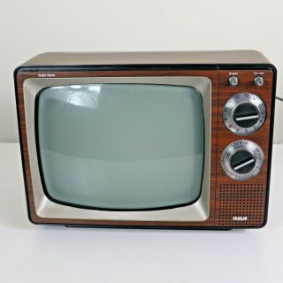 Rca Vintage Television Set 12 " B&w Tv Retro Faux Walnut Cabinet 1983 Ajr120