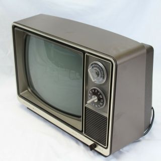 Vintage Zenith 12 " Crt B&w Tv 1980s Retro Solid State Television V820b