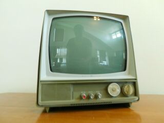 Vintage Retro 11 " Plastic Portable Ge Tv Television Bw Clicker Dial