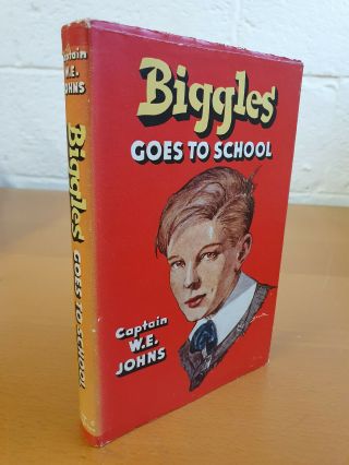 Captain W.  E.  Johns Biggles Goes To School - 2nd Ed 1952 In D/j -