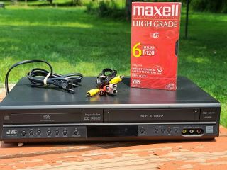 Jvc Hr - Xvc16 Vhs Cassette Recorder Vcr/dvd Player Combo With Cables/tape