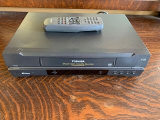 Toshiba 4 Head Video Cassette Recorder Vhs W422 W/ Remote