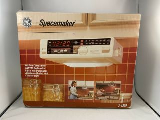 Ge Spacemaker Kitchen Companion Am/fm Radio Clock Light 7 - 4230 Vintage