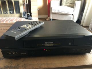 Toshiba W522 Vhs Vcr With Remote.  And.  Play All Your Oldies