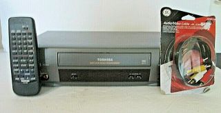 Toshiba M675 Vhs Vcr With Remote And Cables