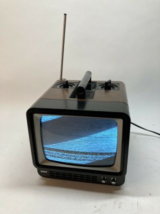 Vintage Analog 1982 Rca 9 " Portable Tv Afc - 095l B&w -