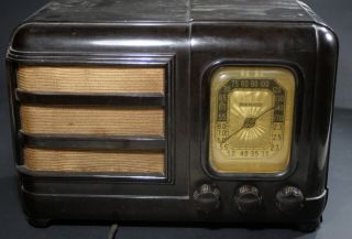 Vintage Philco 38 - 14 Bakalite? Radio