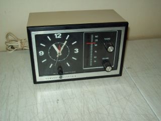 Vintage General Electric Am Radio Alarm Clock Model 7 - 4725 A