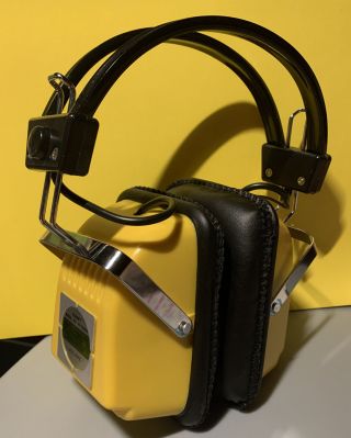 Vintage Portable Sonnet Yellow Headphone Am Fm Radio