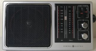 General Electric Vintage Am/fm Radio Model 7 - 2857a