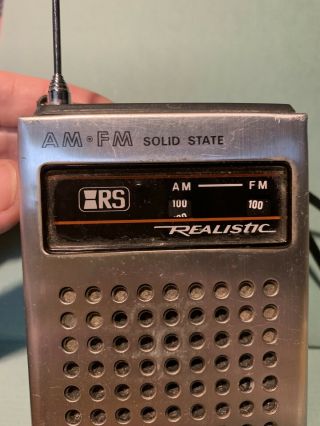 Vintage Realistic AM/FM Solid State Transistor Radio 2