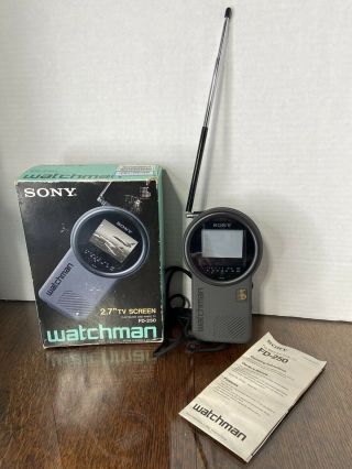 Vintage 1989 Sony Watchman Fd - 250 Black & White Portable Tv Television 2.  7 "