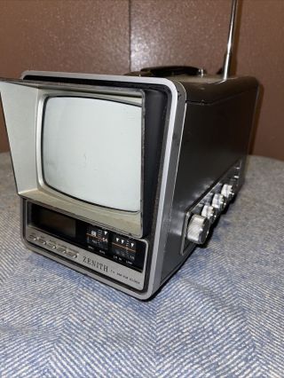 Vintage Zenith 5 " Portable B&w Tv Am Fm Model No52s Parts