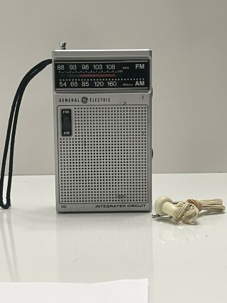 Vintage General Electric Radio Ge 7 - 2582a - Am & Fm Portable Integrated Circuit