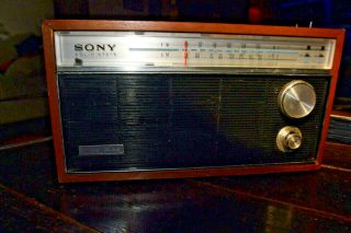 1960s Sony 9 Vintage Transistor Am/fm Radio Model 8f - 51w Woodgrain Finish