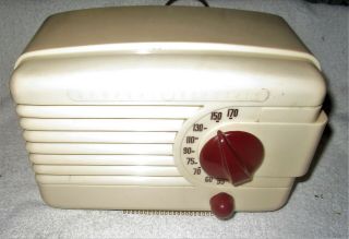 One Vintage G.  E.  Vacuum Tube Radio Canadian Version Model C - 751