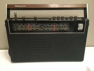 Vintage Magnavox Portable Radio Model Re3093bk11 Am/fm Ac/dc Power,