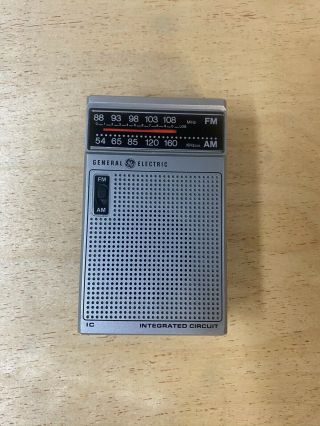 Vintage General Electric Radio Ge 7 - 2582am Fm Portable Integrated Circuit W/batt