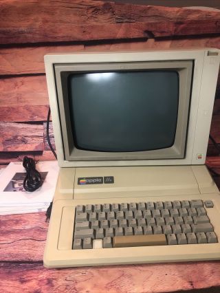 Vintage Apple 2e Computer W Monitor,  With Manuals,  One Never Opened