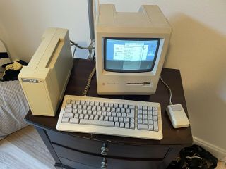 Apple Macintosh Plus With Software,  Leisure Suit Larry - M0001a 1mb.