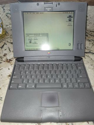 Apple Macintosh Powerbook 520c Model M4880 Powers Up.