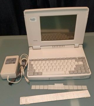Vintage Toshiba Satellite T1960ct Laptop Computer W Mouse & Power Cord Windows