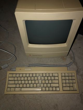 Vintage Apple Macintosh Classic Ii Performa 200 M4150 - Computer/keyboard/power