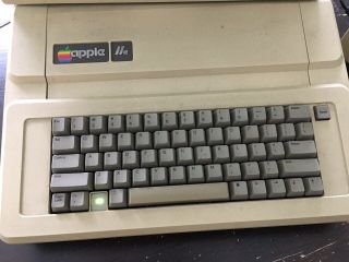 Vintage Apple Iie Computer Model A2s2064