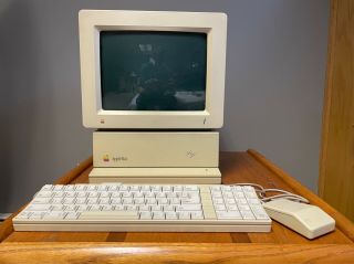 Apple Iigs Woz Edition (certificate Of Authenticity) & Rgb Monitor
