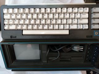 Vintage COMMODORE SX - 64 Executive Portable Computer.  Powers on Disk Lights KBD 2