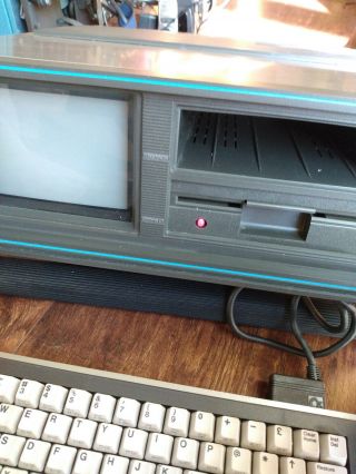 Vintage COMMODORE SX - 64 Executive Portable Computer.  Powers on Disk Lights KBD 4