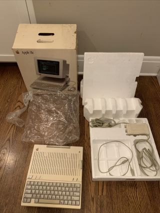 Apple Iic 2c Computer A2s4000 With Styrofoam