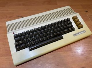 DREAN Commodore 64C personal computer 2