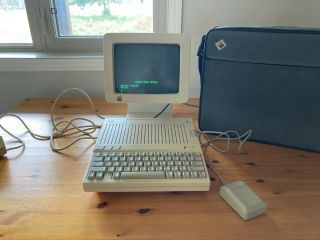 Vintage Apple Iic A2s4000,  Carry Case And Accessories