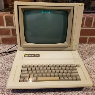 Vintage Apple 2e Computer W Monitor