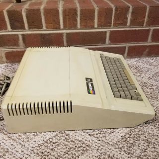 Vintage Apple 2e Computer w Monitor 3