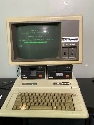 Apple Iie Computer,  A3m0039 Monitor,  Disk Drives